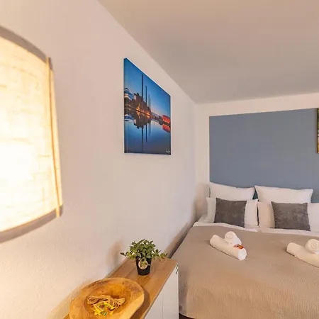 Hannibal - Studio-apartment Iris 10, Parkplatz, Kueche, Wlan, Naehe Autobahn Wolfsburg